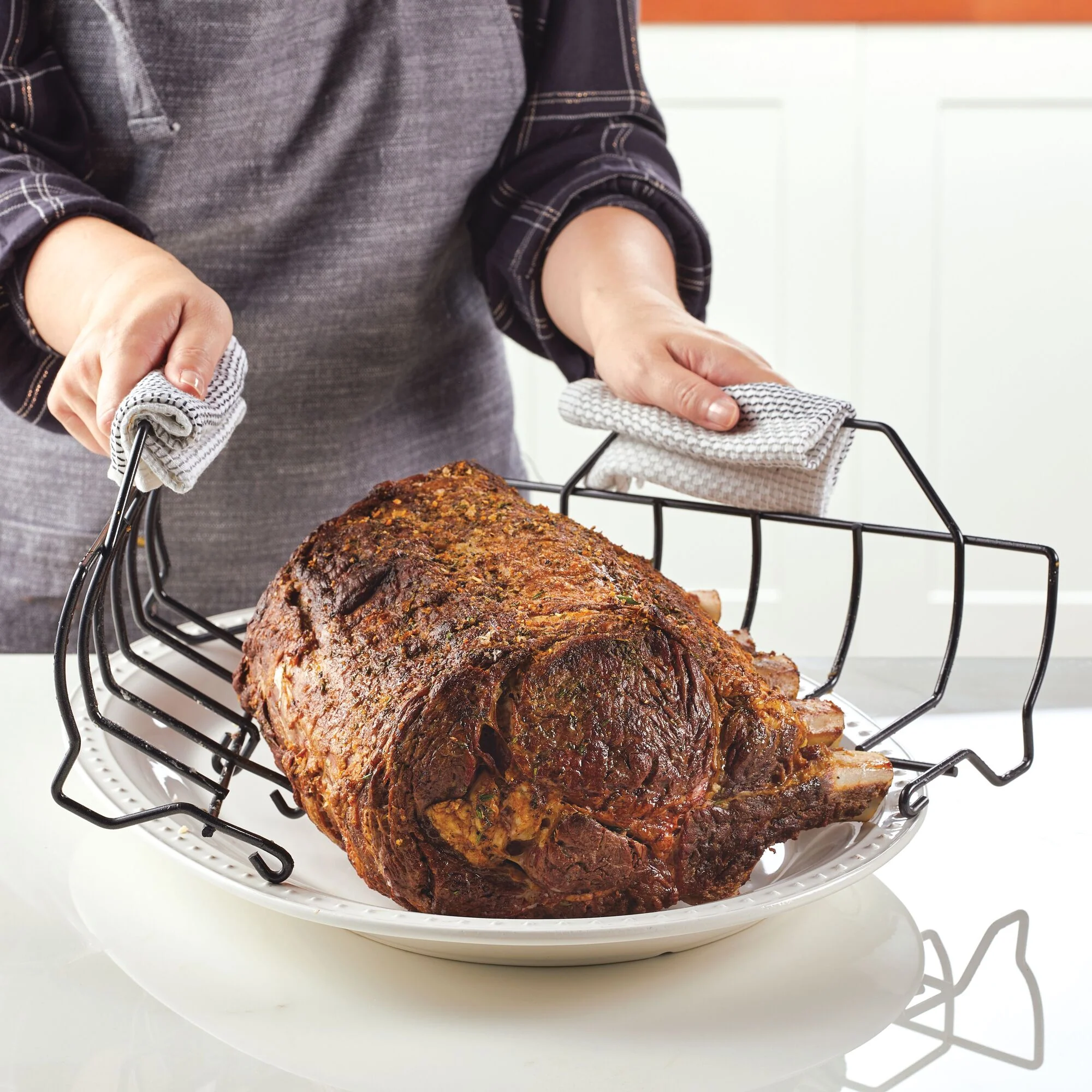 Roasting Pan: Nonstick Roaster Pan with Easy Serve Rack - Image 4